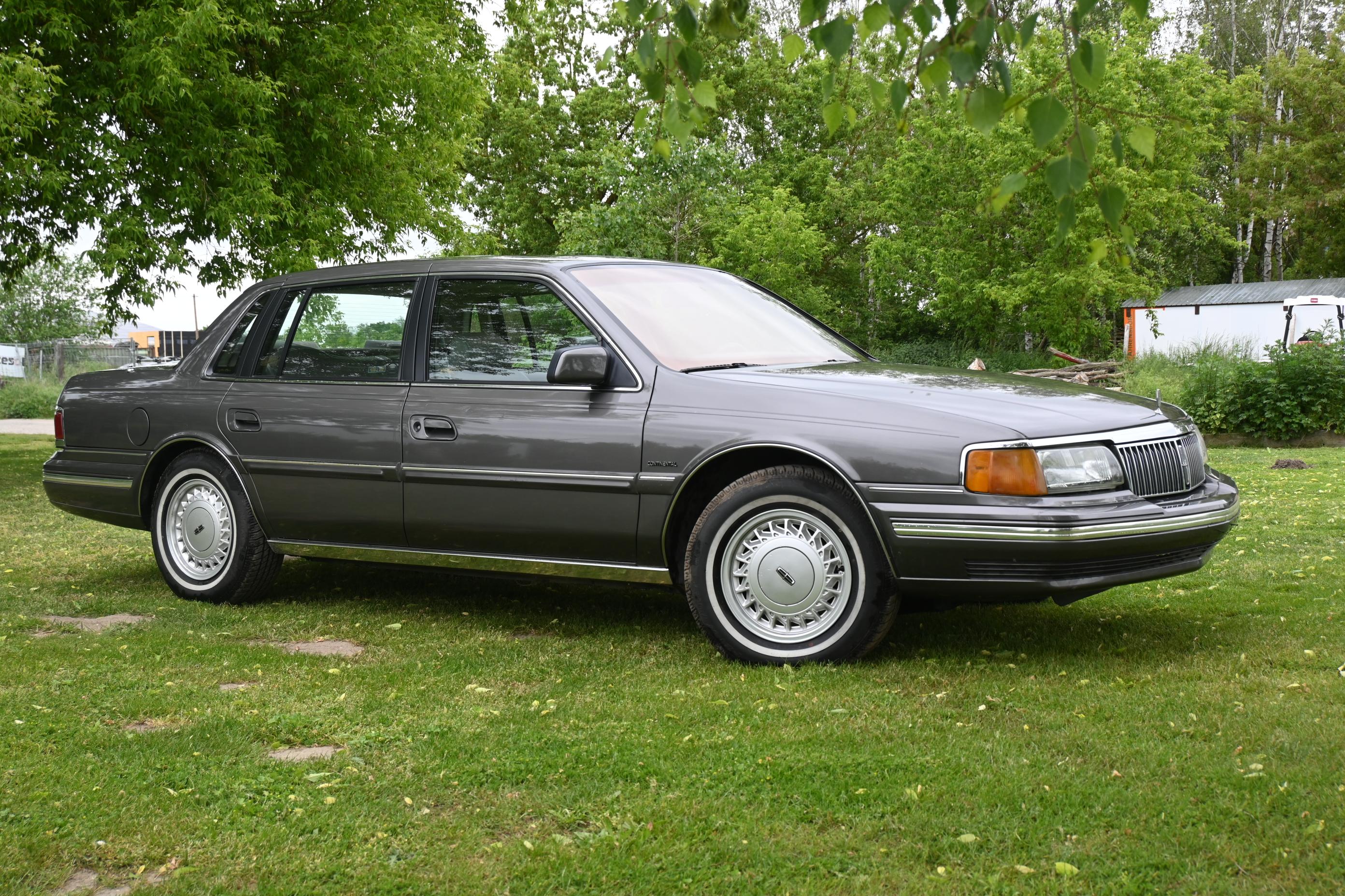 Lincoln Continental 3